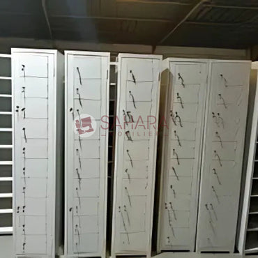 Vestiaire mètallique 10 portes fermeture centralisée structure et portes fabriquées en tôle d'acier pliè robuste recouverte d'une peinture finition epoxy à haute rèsistance aux coups rayures et à la corrosion.                                     DIM : 400*500*2000 mm