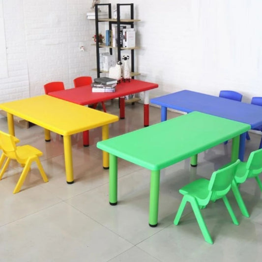 TABLE EN PLASTIQUE AVCE 6 CHAISES Réf C0166