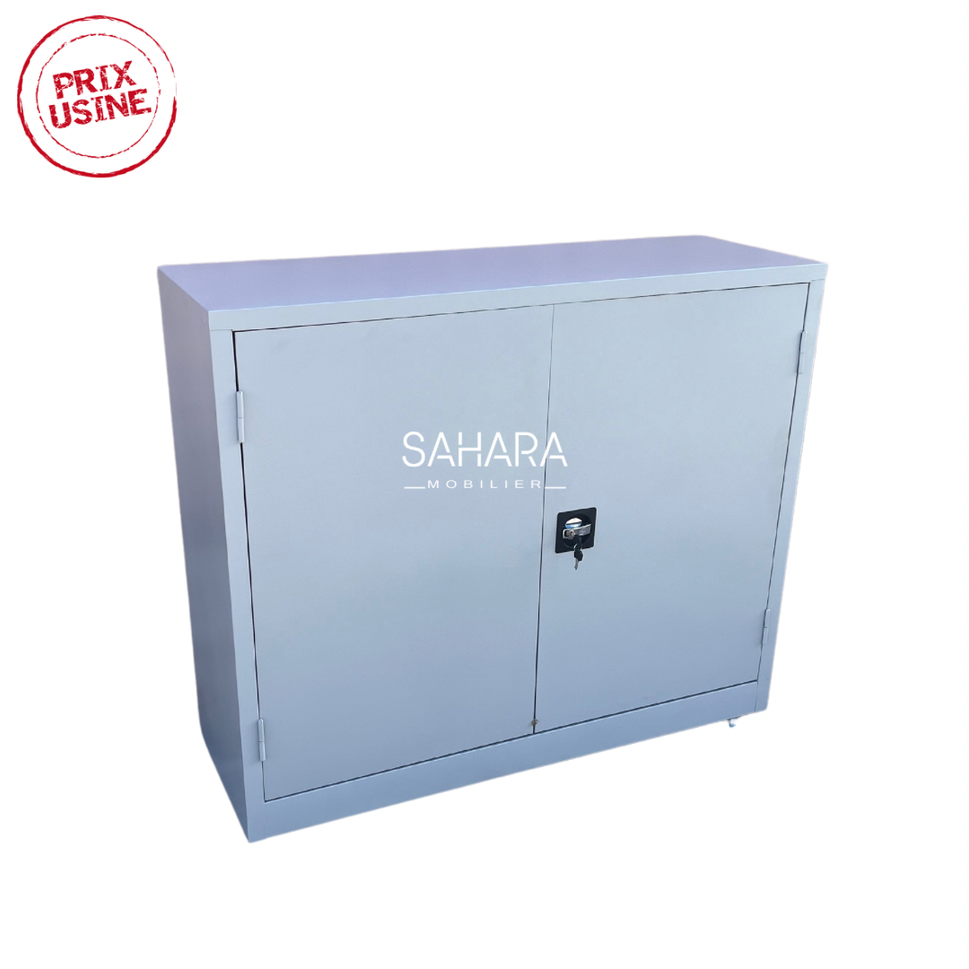 armoire en métal gris claire a 2 portes battantes