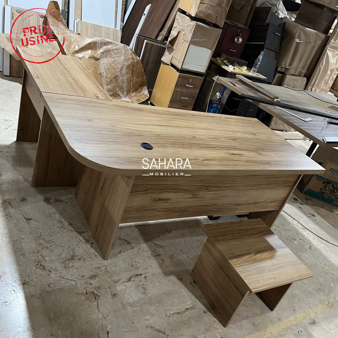 Bureau avec retour table basse et caisson mobile en bois fabrication local
le bureau avec voile et basse câble