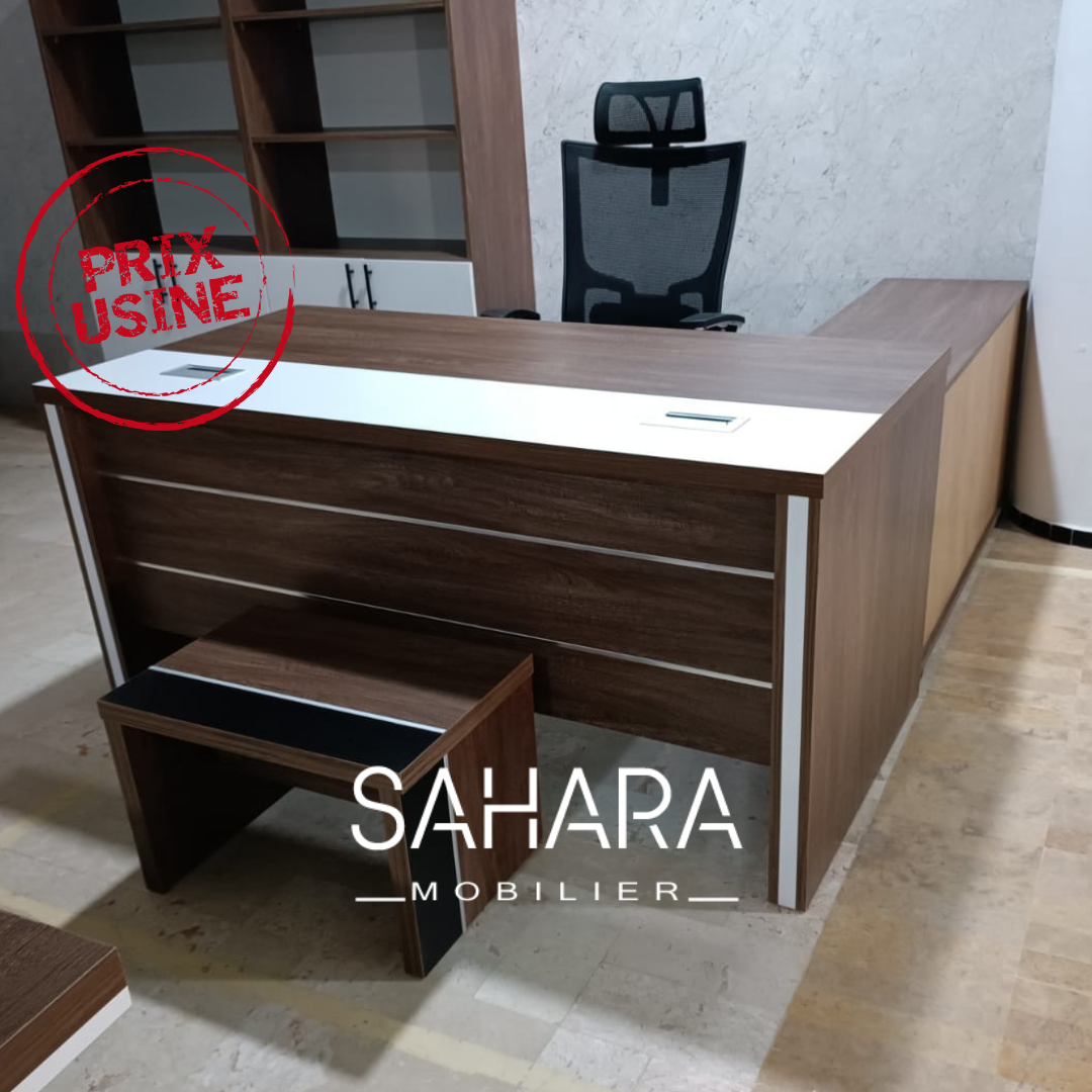 bureau de direction en Marron, bois mélaminé exposé avec une table basse et une fauteuil en Mesh