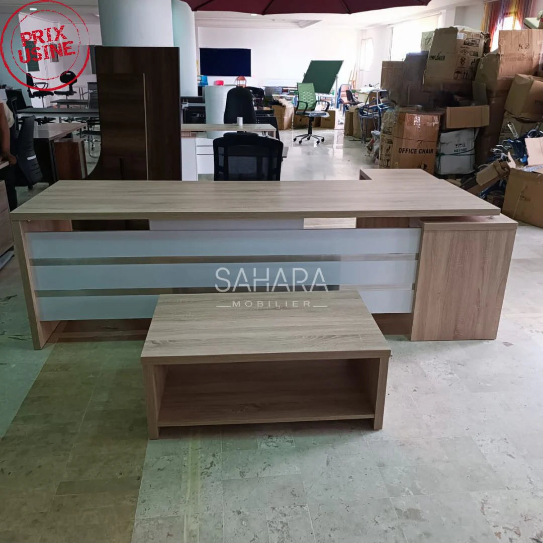 bureau de direction en MDF et blanc et beige avec retour exposé dans le showroom avec un fauteuil en Mesh