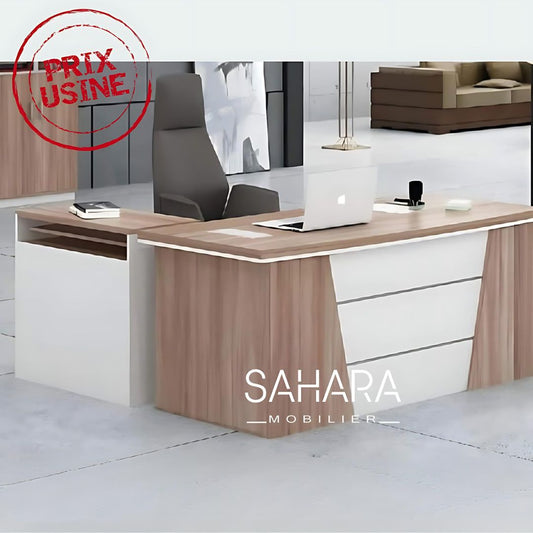 bureau de directeur avec retour mobile en blanc et beige exposé dans une salle avec fauteuil en simili cuir noir