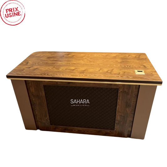 1 plan principal constitué d’un plateau 
Dimensions L x P x H en mm : 1400 x 600 x 760
Le bureau est réalisé en panneaux de particules , Passe câble ,
1 caisson à 3 tiroirs en Bois+1 niche
Finition mélaminé