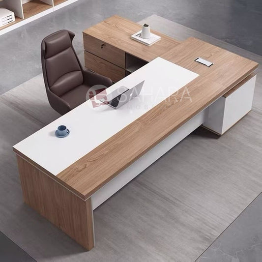 Bureau de direction moderne
Plateau rectangulaire avec angles arrondis pour plus d'esthétique et de sécurité.
Style professionnel haut de gamme, adapté aux postes de direction ou de gestion.
Matériaux et finition