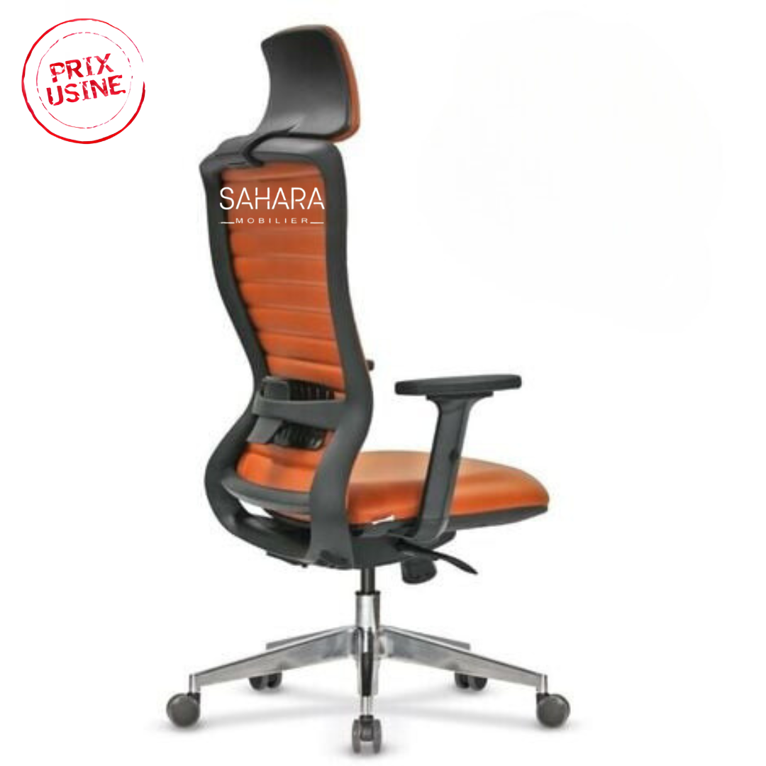 Fauteuil de direction en simil cuir marron avec têtiere intégrer,les piètement en simili cuir sysyteme de basculement sur le dossier
l'assise ajustable à la hauteur