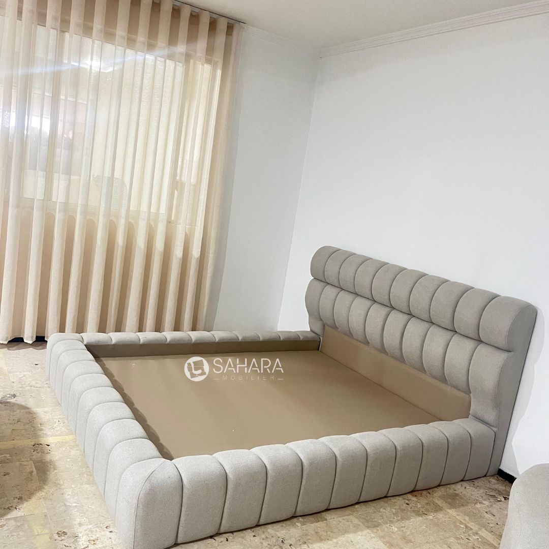 Lits 2 places revêtu en tissu antitaches avec tête de lit