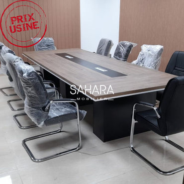 table de réunion rectangulaire avec les chaises