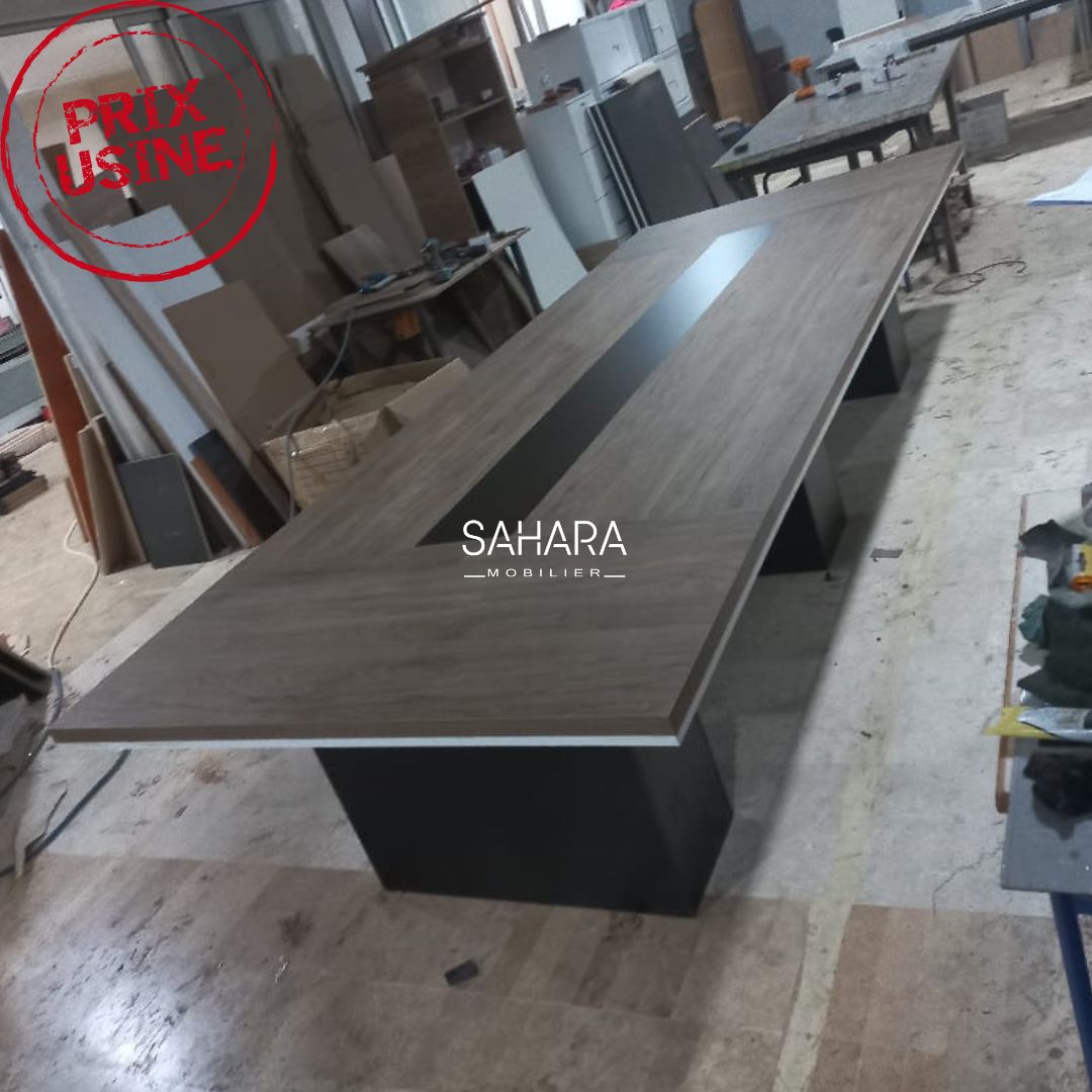 table de réunion dans un atelier