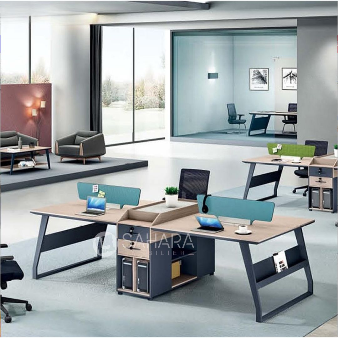 Workstation 4 positions avec séparations exposé sur un plateau espace ouvert