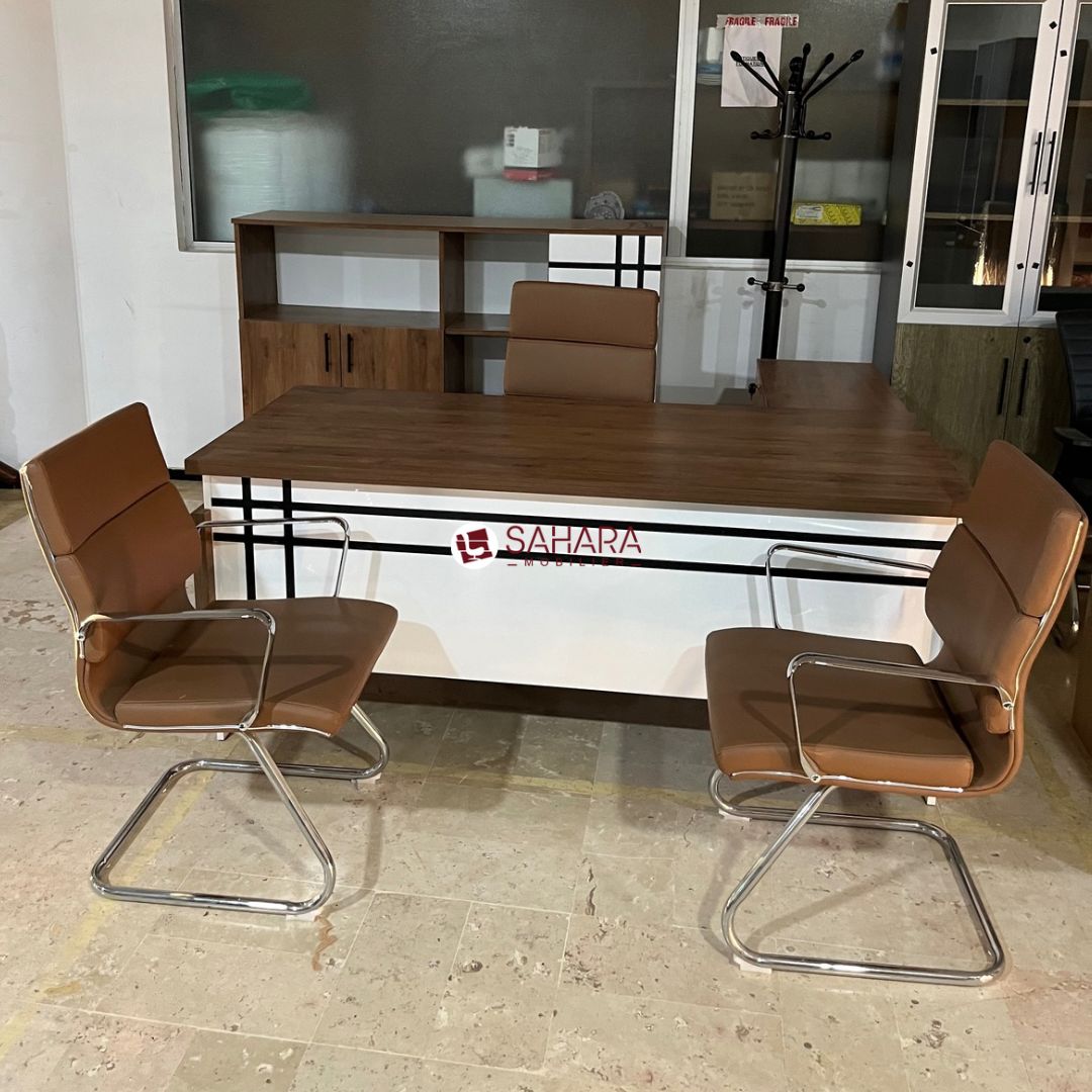 bureau de direction avec retour mobile et des niches intégrés sur le meuble de rangement