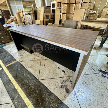 bureau de direction en bois avec retour mobile et caisson de trois tiroirs fermeture à clé