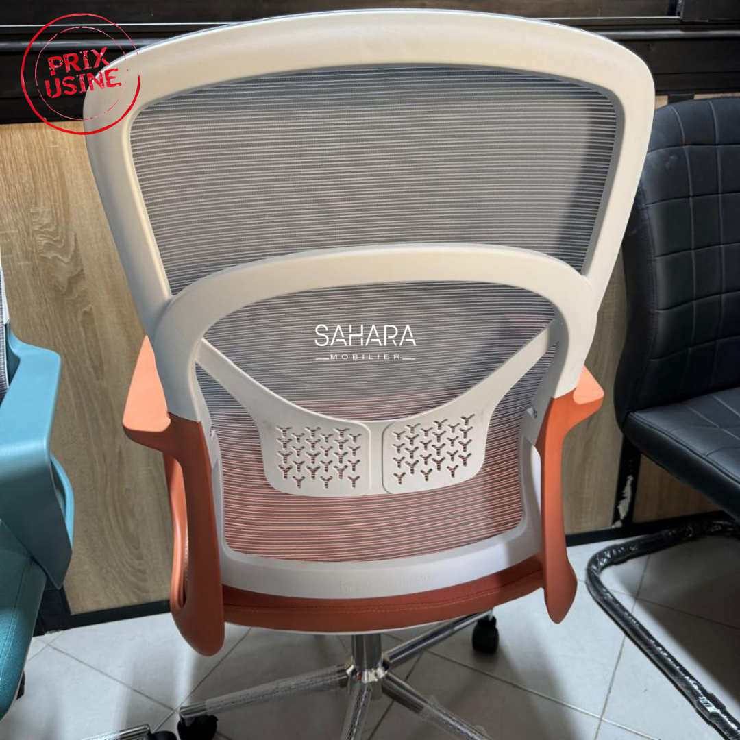 Fauteuil en MeSH sur roulettes forme étoile accoudoirs en PVC fixés sur la structure
l'assise en mousse couleur orange