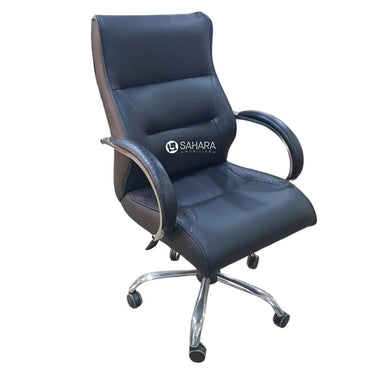 Matériau : Accoudoirs fixes en polypropylène avec design ergonomique pour un confort prolongé des bras.