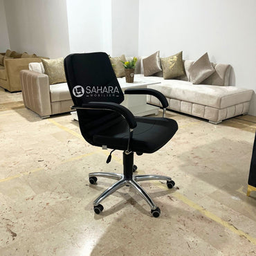 Fauteuil de bureau accoudoirs chromé fixé sur l'assise et le dossier sur 5 branches en aluminium.