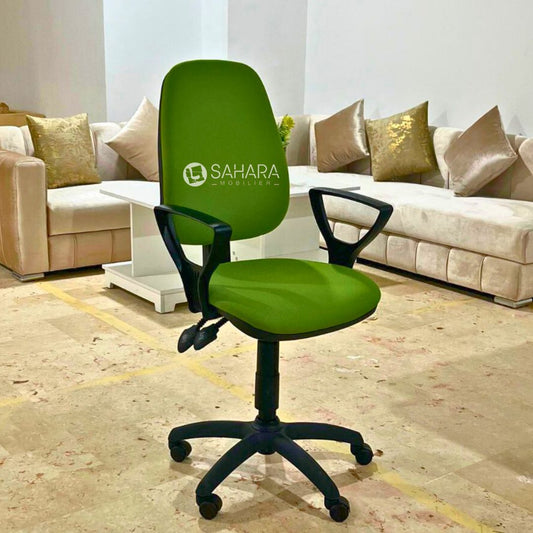 fauteuil opérateur avec accoudoirs fixe sur le dossier fabriqué en tissu vert sur 5 branches en PVC