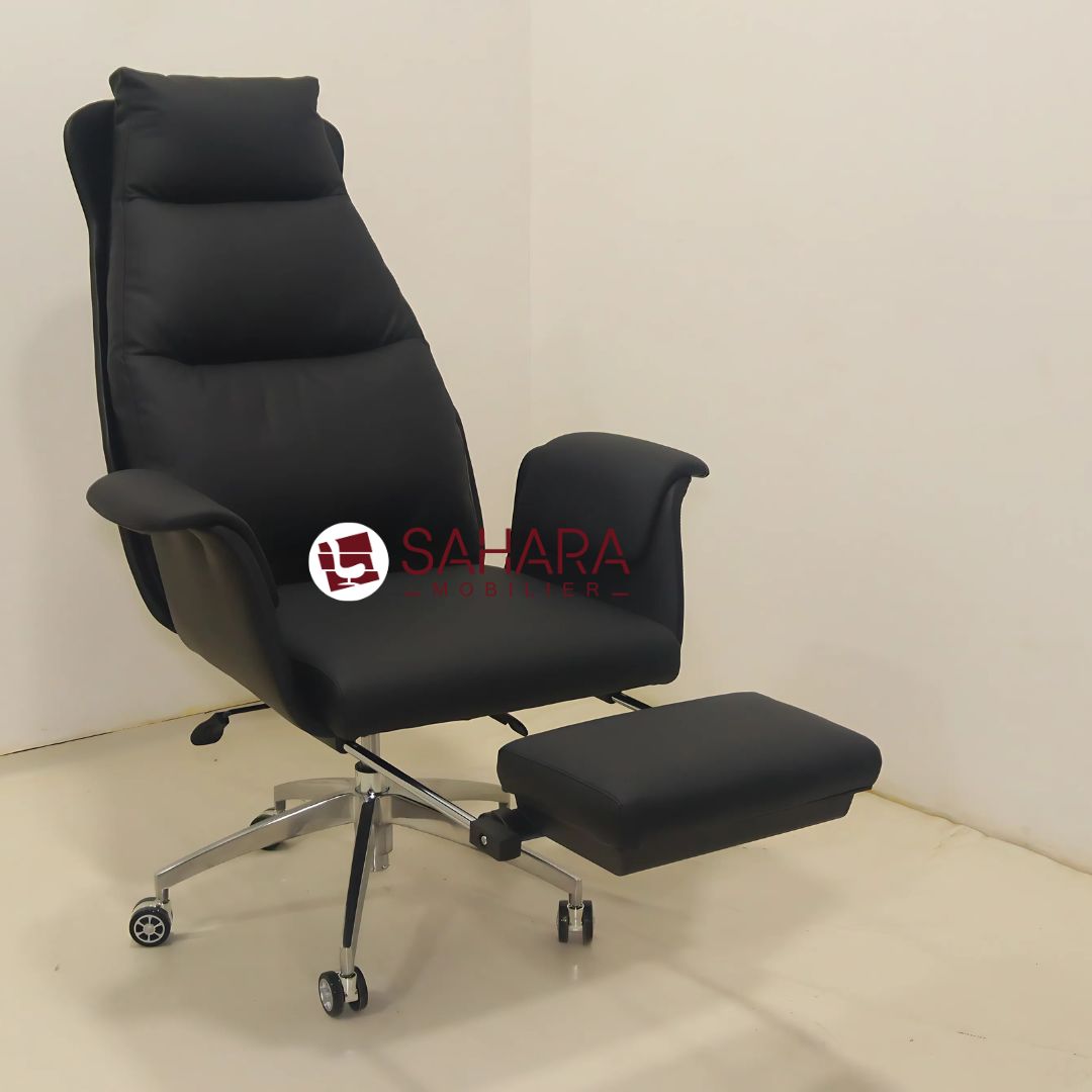 Fauteuil de direction avec repose pied intégré réglable pour un confort optionnel, la têtière est intégré pour le soutien total du dos et tête