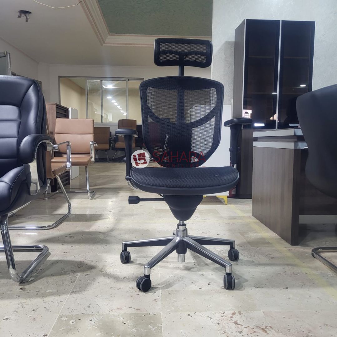 Mécanisme multi verrouillage synchronisé avec système antichoc.
Siège coulissant.
Toile spéciale microperforée haute résistance.
Accoudoirs réglables en 3D.
Appuie-tête réglable. Base en alu. Certifié selon BSEN5459 (2000) Partie 2 :
structurellement adapté et suffisamment stable pour être utilisé comme chaise de bureau jusqu'à 24 heures par jour, lorsqu'il est utilisé par des personnes pesant jusqu'à 150kg.