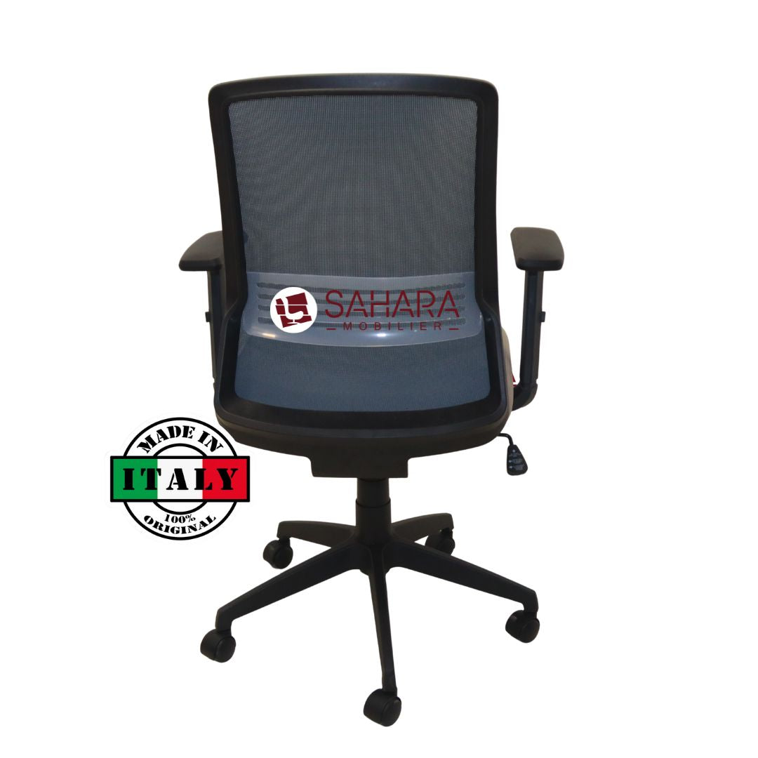 Conception ergonomique en maille respirante pour un confort optimal et une meilleure circulation de l'air.
Support lombaire intégré pour soutenir la région inférieure du dos.
accoudoirs forme T, piétement en PVC