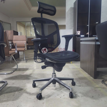 Mécanisme multi verrouillage synchronisé avec système antichoc.
Siège coulissant.
Toile spéciale microperforée haute résistance.
Accoudoirs réglables en 3D.
Appuie-tête réglable. Base en alu. Certifié selon BSEN5459 (2000) Partie 2 :
structurellement adapté et suffisamment stable pour être utilisé comme chaise de bureau jusqu'à 24 heures par jour, lorsqu'il est utilisé par des personnes pesant jusqu'à 150kg.