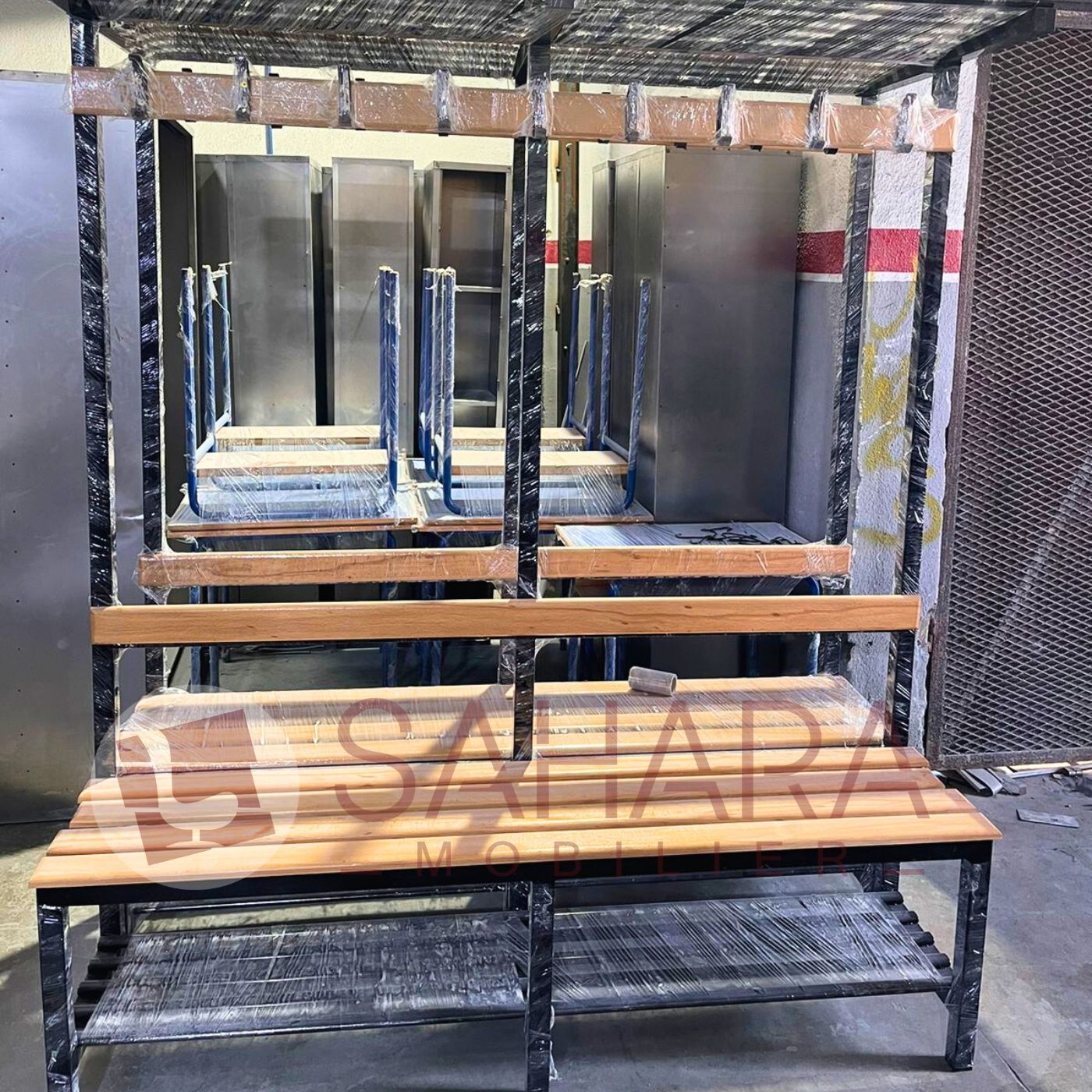 Bancs avec support porte manteaux Réf B4464