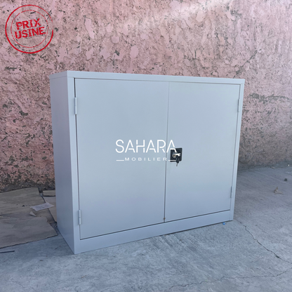 armoire en métal gris claire a 2 portes battantes