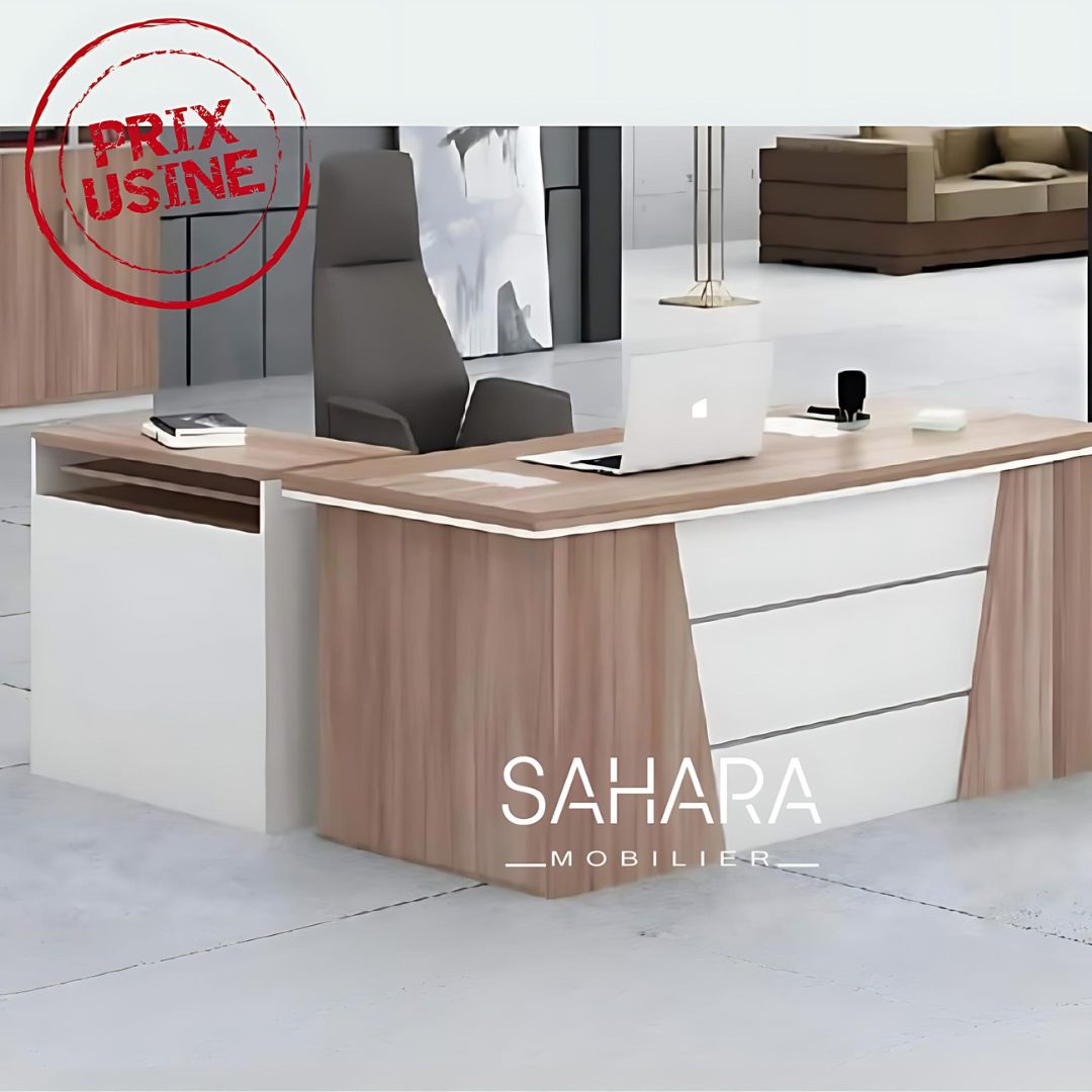 bureau de directeur avec retour mobile en blanc et beige exposé dans une salle avec fauteuil en simili cuir noir