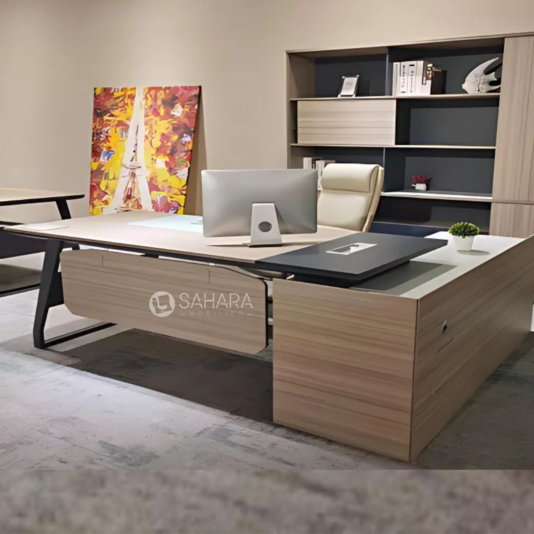 Bureau de direction avec retour fixe à gauche et voile sur le devant de bureau  fixé avec des support en métal