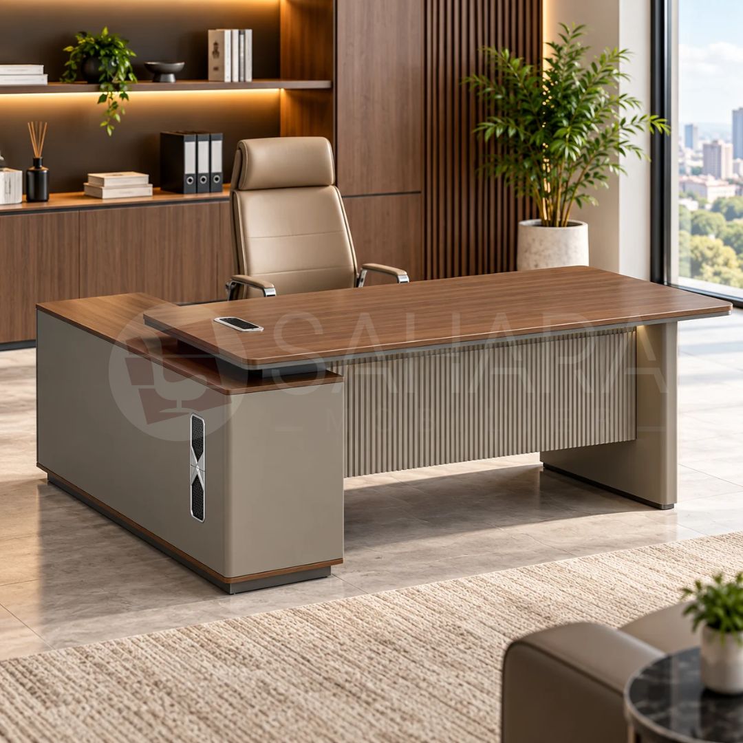 Bureau de direction contemporain avec plateau finition bois, retour latéral avec rangement et façade rainurée gris taupe.