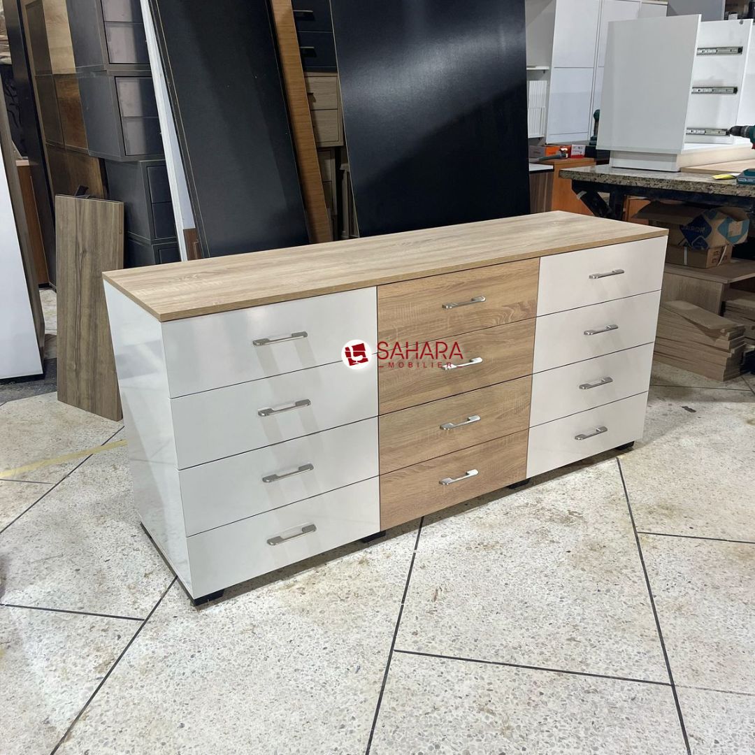 commode de 12 tiroirs fabrication local exposé dans un atelier 