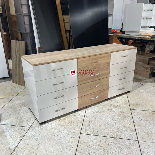 commode de 12 tiroirs fabrication local exposé dans un atelier 
