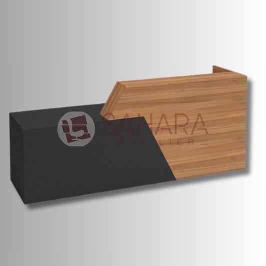 Structure en MDF haute densité pour une durabilité optimale
Revêtement mélaminé bois naturel sur la façade droite et fini noir mat sur la gauche, créant un contraste visuel élégant
Design géométrique contemporain avec un retour oblique intégré pour un accueil distinct et ergonomique
Dimensions généreuses :
Longueur : 2400 mm
Profondeur : 1200 mm
Hauteur : 1100 mm