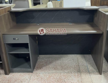 Le bureau de réception Réf. C0595 est une solution d’accueil élégante et fonctionnelle, idéale pour les halls, bureaux administratifs, cabinets ou espaces professionnels qui souhaitent allier design contemporain et praticité.