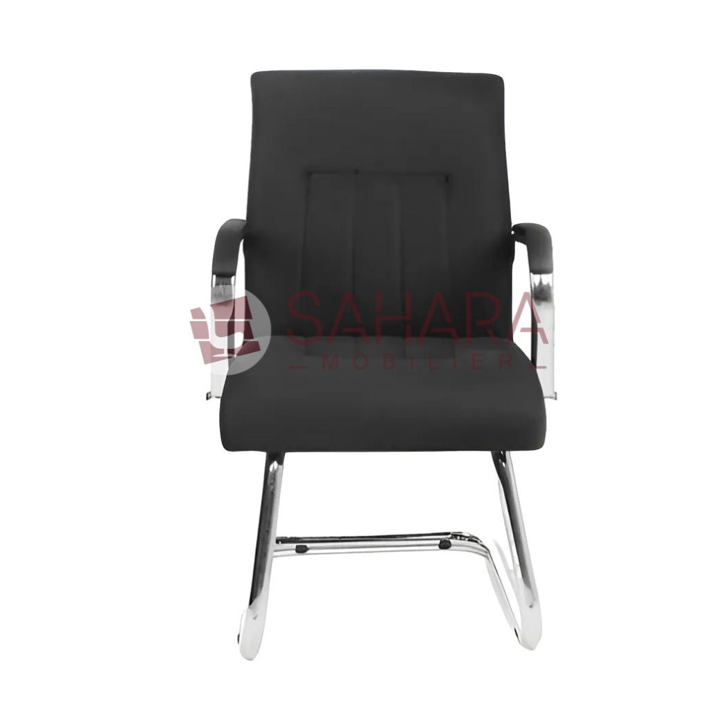 Fauteuil visiteur en simili cuir monocoque, piétement en luge chromé, avec accoudoirs demi rond fixés sur le dossier et l'assise  
