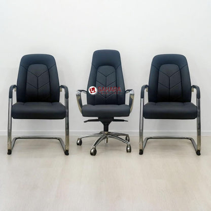 Pack fauteuil pour  bureau noir en simili cuir, contenant deux chaises visiteur avec accoudoirs forme L fixés sur les piétement, et un chaise président dossier haut avec accoudoirs fixe 