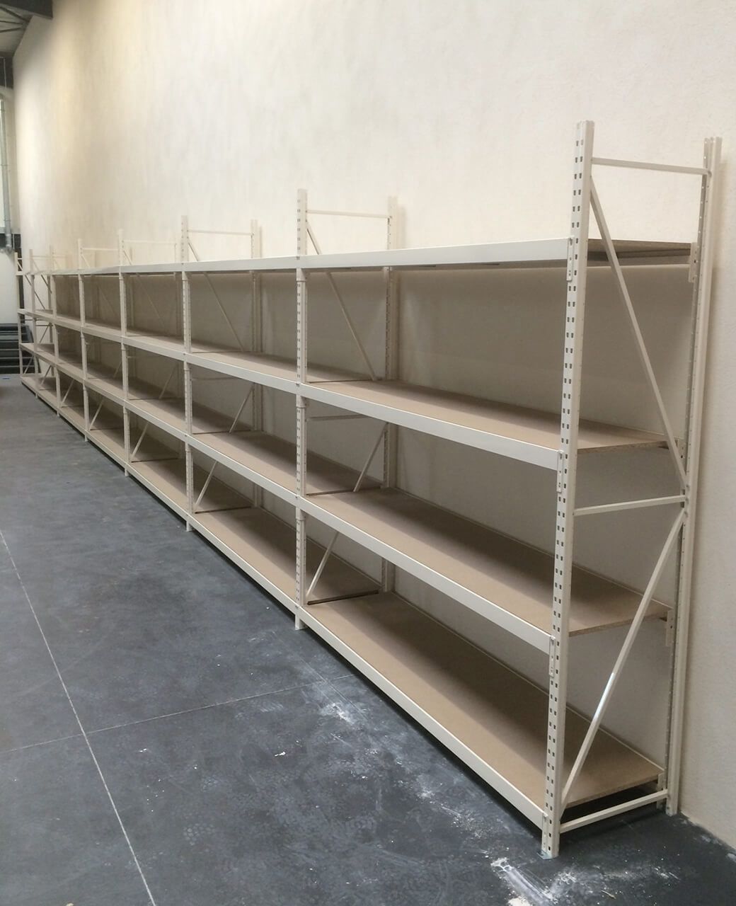 Rayonnage mi-lourd métallique – Stockage professionnel sur mesure Réf C0687