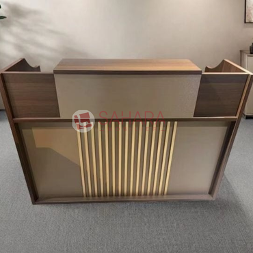 bureau d'accueil avec bardage sur le voile et caisson mobile