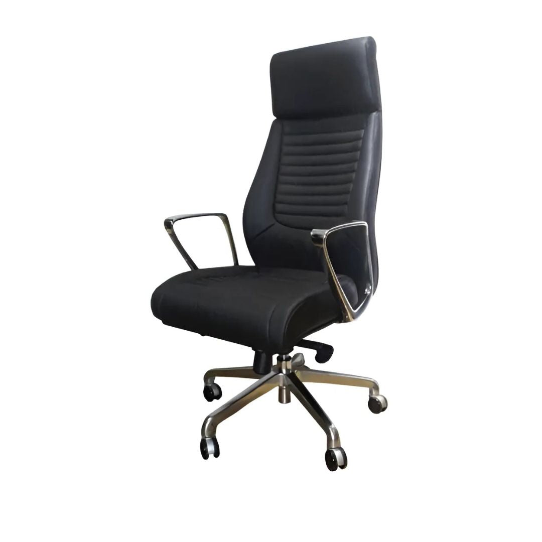 fauteuil président en simili cuir noir, sur 5 branches forme étoile en aluminium 