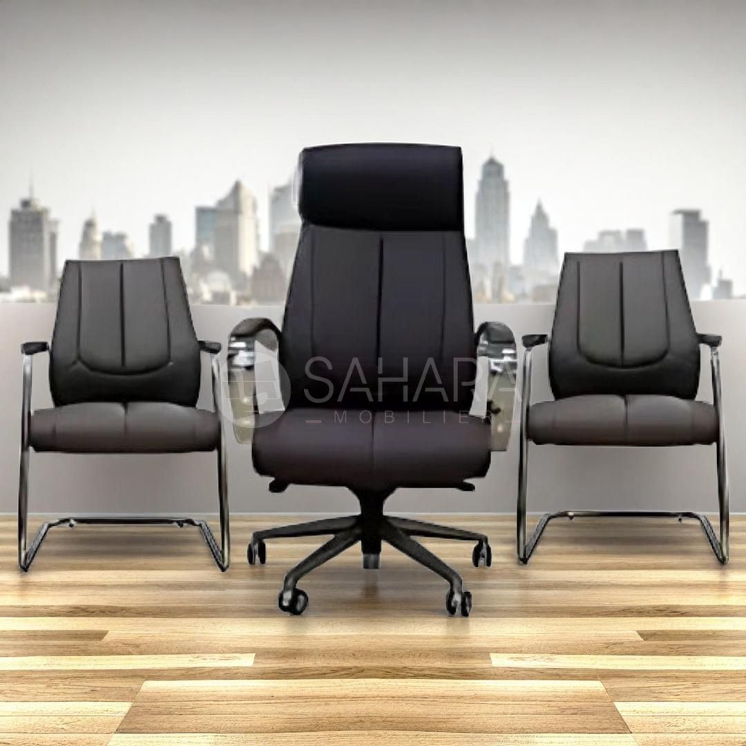 Composition du Pack : Un fauteuil de direction pivotant avec dossier haut pour un soutien ergonomique, ainsi que deux chaises visiteurs assorties avec une base en porte-à-faux élégante.​

Revêtement : Simili cuir de haute qualité, résistant à l'usure quotidienne, doux au toucher et facile à entretenir.​

Confort de l'Assise : Rembourrage en mousse haute densité pour un confort prolongé, même lors de longues journées de travail.​

Design Ergonomique : Soutien dorsal idéal, parfait pour les longues réunions o