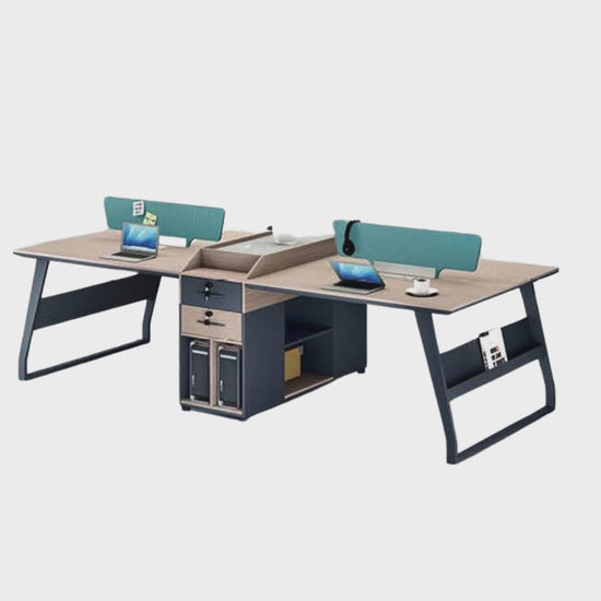 Workstation 4 positions avec séparations exposé sur un plateau espace ouvert 