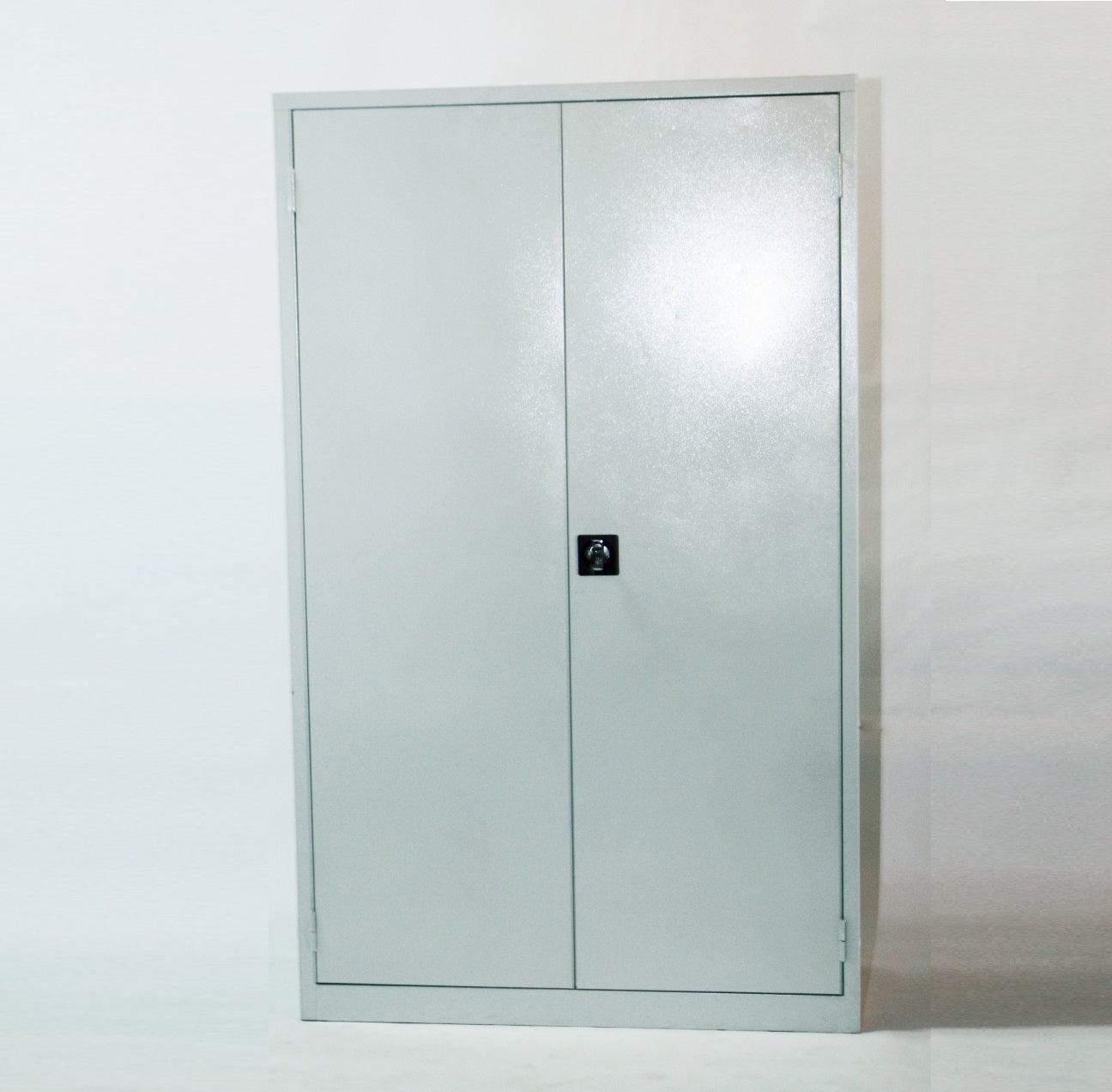 Armoire haute métallique avec 2 portes battante 